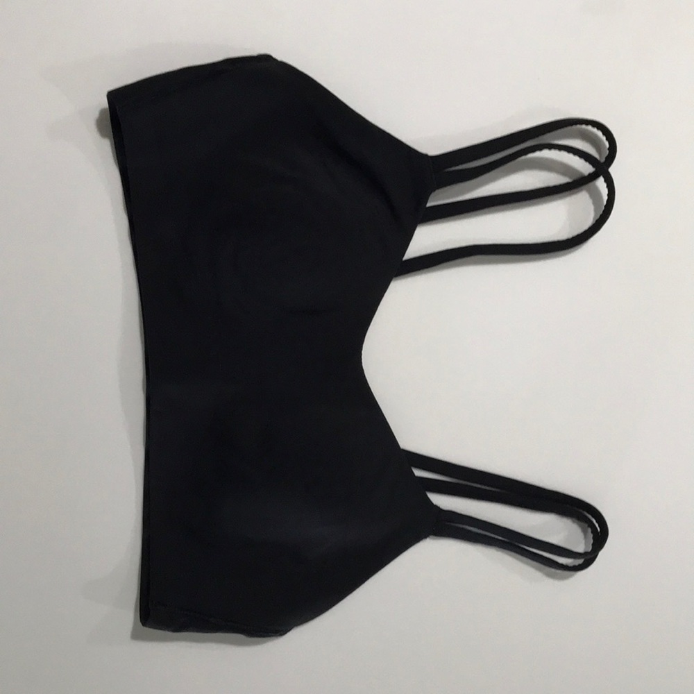 Black lulu lemon sports bra